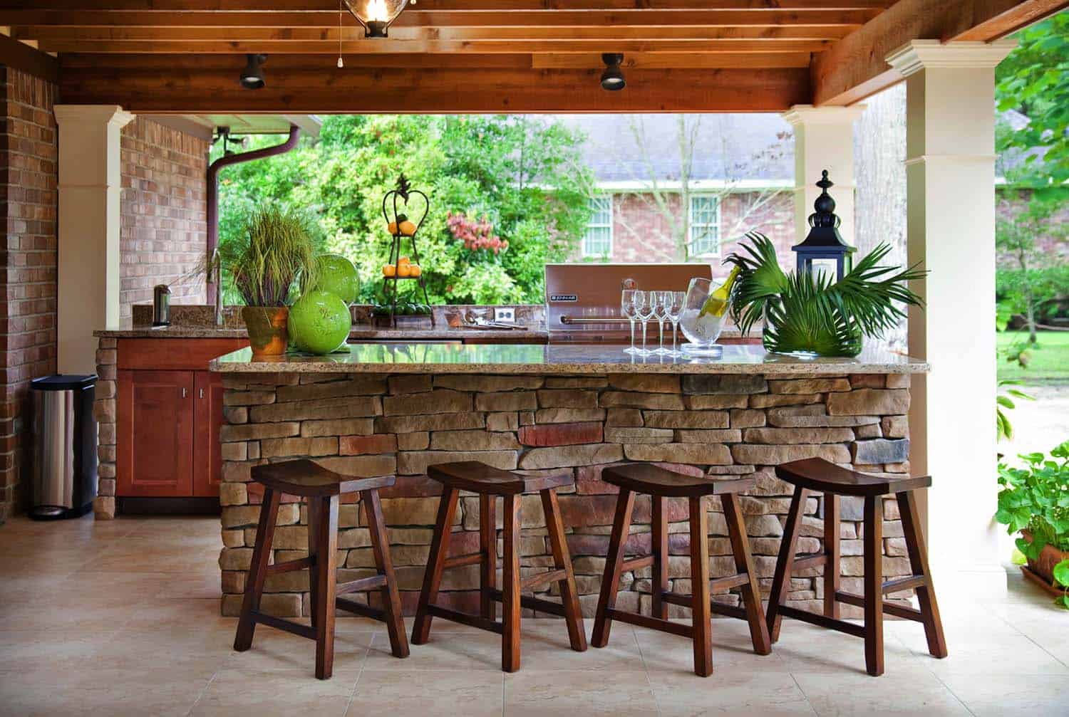 Classic Outdoor Bar with Granite
